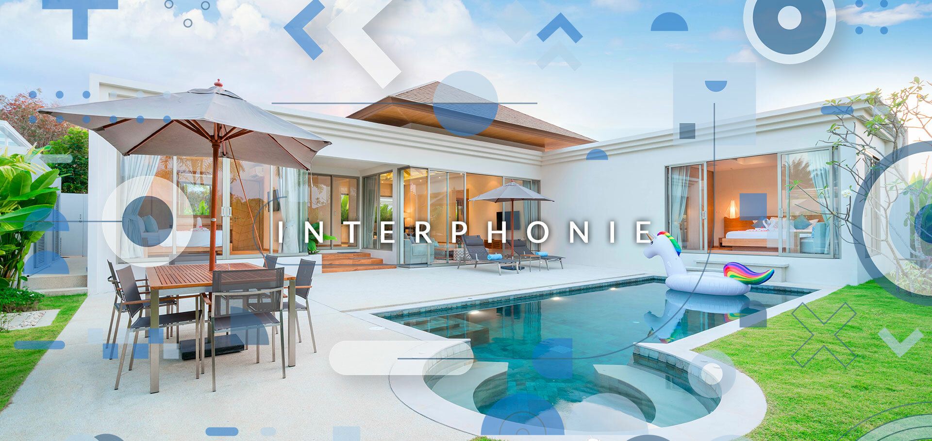 Maison avec piscine — interphonie